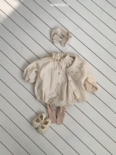 Bebe holic45｜(3m-18m) 壓紋褶皺領包屁衣8