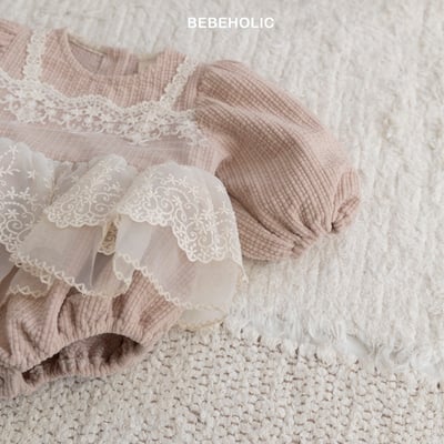 Bebe holic53｜(3m-18m) 蕾絲圍裙坑條包屁衣4