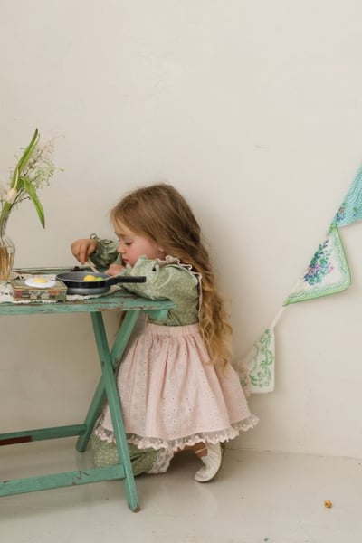 FLO26｜(75-140) 2色法式蕾絲拉鍊圍裙5