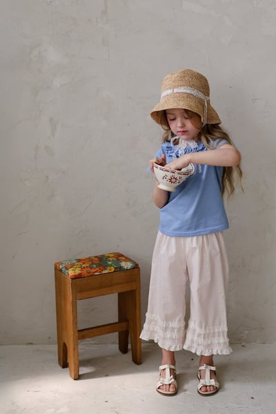 FLO33｜(75-140) 英字印花荷葉滾邊上衣3