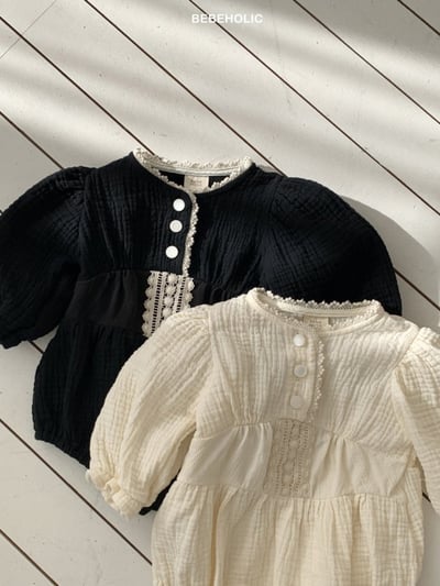 Bebe holic42｜(3m-18m) 蕾絲滾邊設計包屁衣2