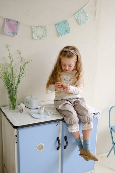 FLO25｜(75-140) 2色田園碎花蕾絲縮口褲11