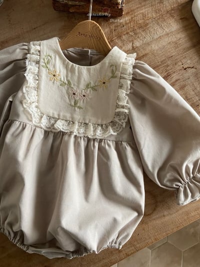 Anne Shirley04｜(3m-22m) 1色刺繡方領包屁衣10