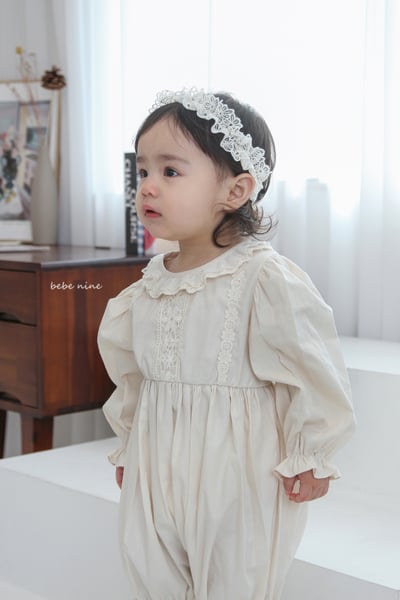 bebe nine11 (65-90) 2色荷葉蕾絲領連身衣2