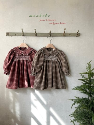 MONBEBE56｜(1y-8y) 荷葉領縮口袖格紋洋裝8