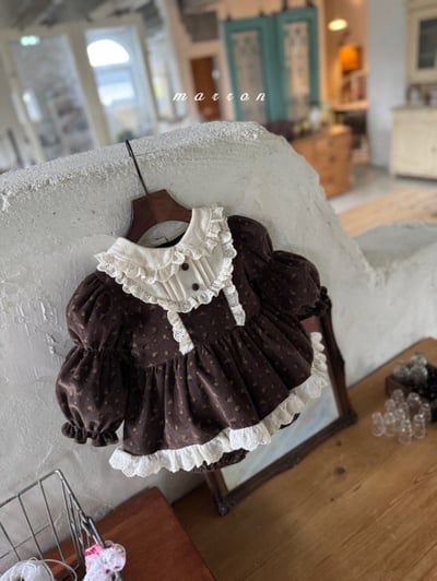 Marron 54｜(3m-18m) 宮廷蕾絲層次領玫瑰碎花包屁衣5