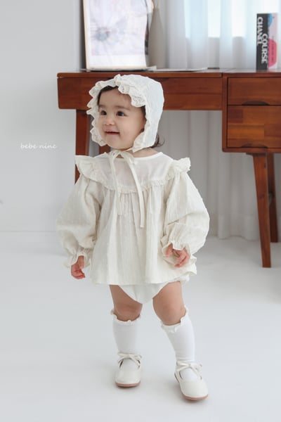 bebe nine19 (65-85) 2色蕾絲滾邊壓紋包屁套裝4