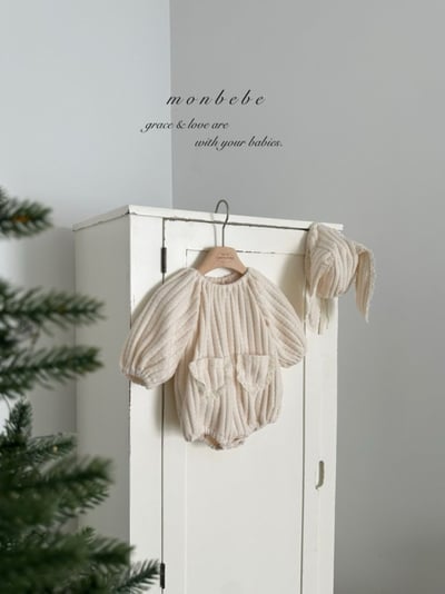 MONBEBE16｜(3m-24m) 坑條針織蕾絲口袋包屁衣2