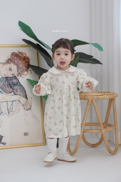 bebe nine24  (65-115) 2色滾邊領碎花洋裝4