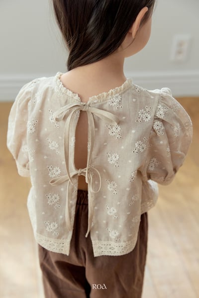 ROA15｜(6m-18m) 2色鏤空雕花綁帶上衣11