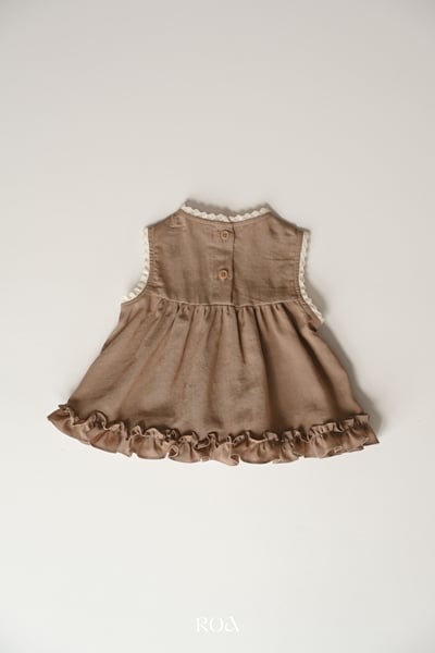 ROA18｜(6m-18m) 2色蕾絲滾邊荷葉擺背心6