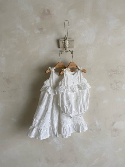 Anne Shirley34｜(3m-22m) 2色碎花壓紋綁帶包屁衣13