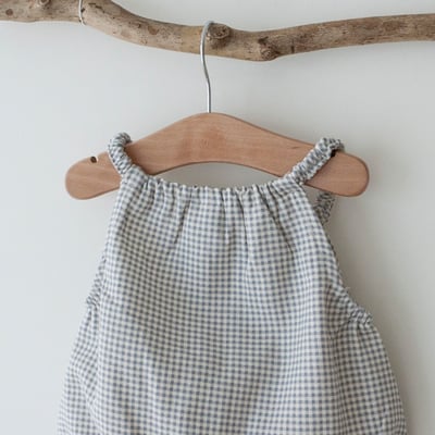 LEMONADE01｜(55cm-85cm) 2色格紋肩帶包屁衣含小熊帽子17