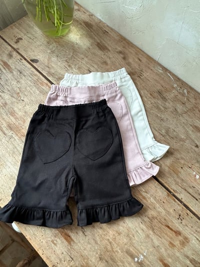 Azalea26｜(85-118cm) 愛心花邊五分褲2