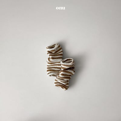 onu 13｜(free) 條紋刷毛腳套襪3