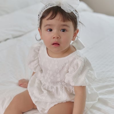 bebe nine27  (6m-24m) 2色緞帶蝴蝶結包屁衣7