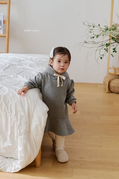 bebe nine28 (65cm-115cm) 2色連毛荷葉邊洋裝4