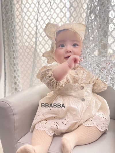 BBABBA05｜(60cm-83cm-mom) 2色碎花蕾絲花邊包屁衣含帽子/洋裝16