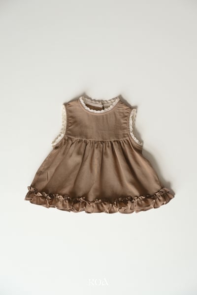 ROA18｜(6m-18m) 2色蕾絲滾邊荷葉擺背心5