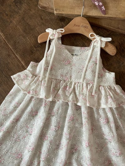 Anne Shirley04｜(1y-5y) 1色壓紋碎花綁帶洋裝4