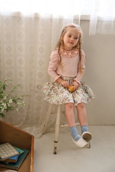 FLO38｜(75-140) 2色法式蕾絲領袖口上衣2