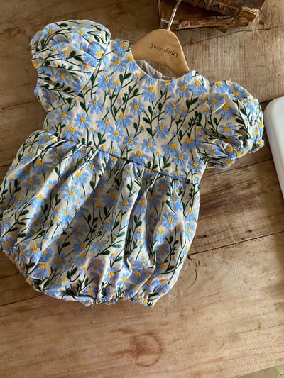 Anne Shirley38｜(3m-22m) 2色夏日刺繡花卉包屁衣2