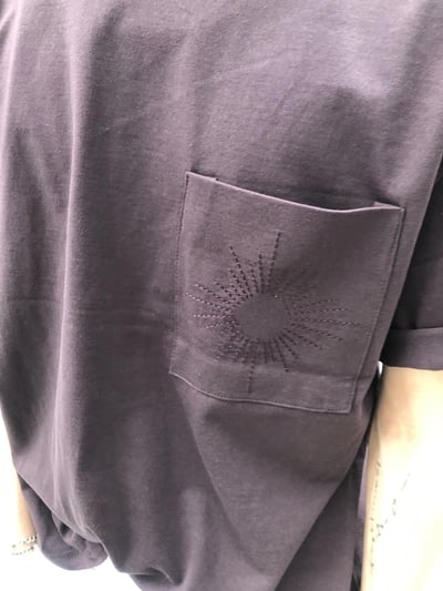 放射線條刺繡  細節點綴 百搭短袖 - 2C4