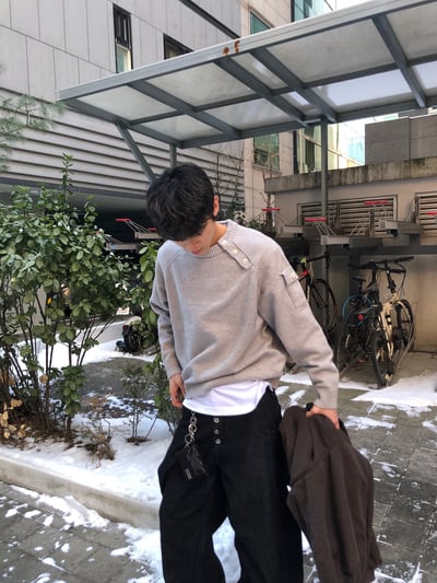 領口斜線 鈕扣 微短版 工裝 針織衫 - 3C11