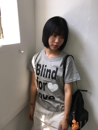 Blind for love 彩繪印刷 短版 短袖 - 3C5