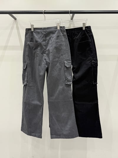 現代潮流 卯釘造型 工裝口袋 喇叭長褲 - 2C16