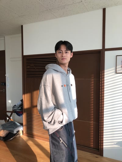 街頭鬆弛 多色鈕扣 寬版 帽T 長袖 - 3C17