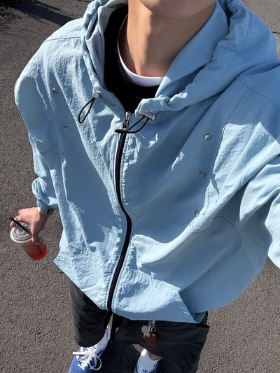 現代街頭 弧形卯釘 夏季風衣 連帽外套 - 3C5