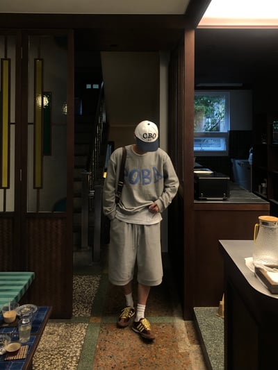 (灰色現貨) Poba 獨特刺繡 大學T - 3C15