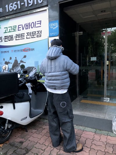 紐約型男 眾星刺繡 單層褶皺 條紋 牛仔寬褲 - 2C16