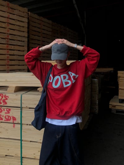 (灰色現貨) Poba 獨特刺繡 大學T - 3C4