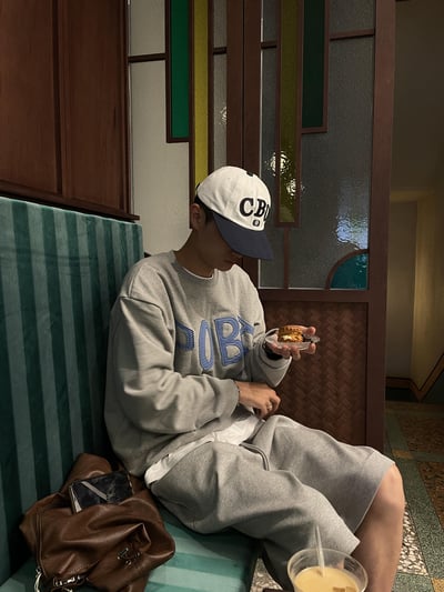 (灰色現貨) Poba 獨特刺繡 大學T - 3C17