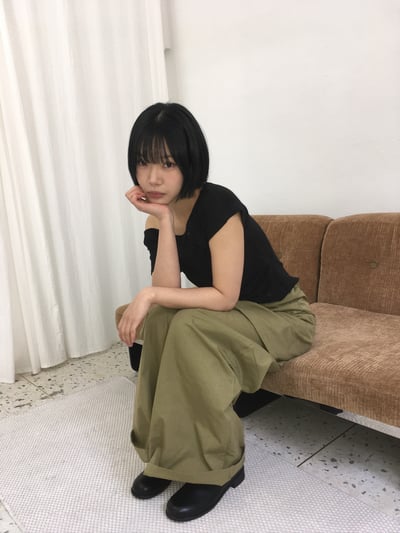性感斜肩 鈕扣設計 修身 短袖上衣 - 2C13