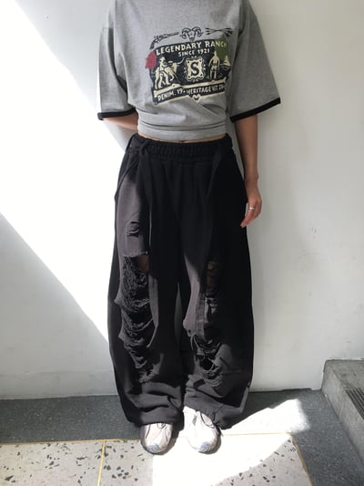 街頭鬆弛感 刷破設計 寬鬆 弧形棉褲  - 2C10