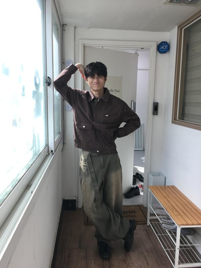 中央割線 水洗 寬鬆 假皮帶 牛仔長褲 - 2C10