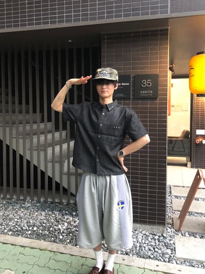 經典美式街頭 合身 卯釘牛仔 短版襯衫 - 2C1