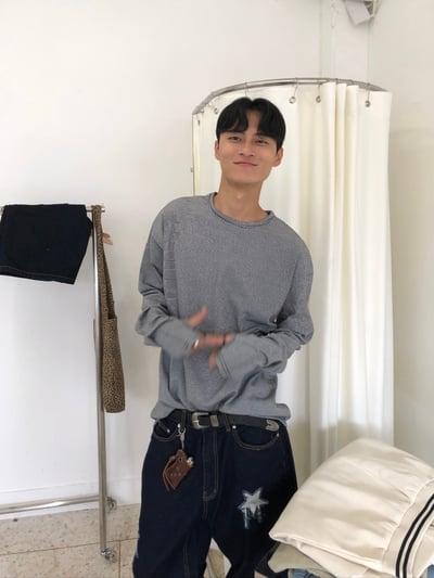 高質感 休閒風 細條紋 層疊穿搭 指套 長袖 - 4C2