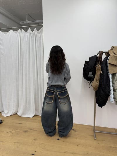 漸層水洗 鑲式卯釘 大口袋 牛仔寬褲 - 2C16