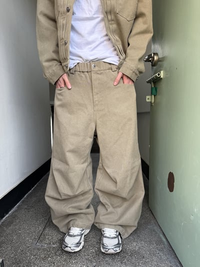 文藝鈕扣 降落傘抓皺 寬版 鬆緊帶 牛仔褲 (set-up) - 2C9