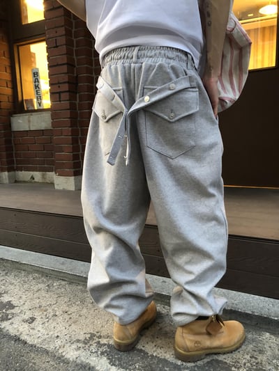 休閒背殺 鈕扣緞帶 寬版 直筒棉褲 - 2C1