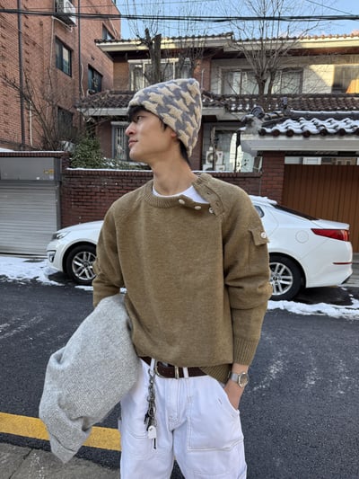 領口斜線 鈕扣 微短版 工裝 針織衫 - 3C18