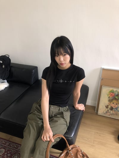 現代卯釘 鑲鑽造型 貼身短版 短袖 上衣 - 2C11