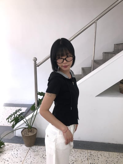 休閒配色 滿天星 修身短版 連帽外套 短袖 - 3C7