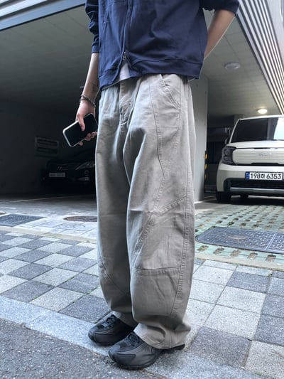 彎刀縫線 俐落版型 鬆緊帶 寬版 長褲 - 4C1