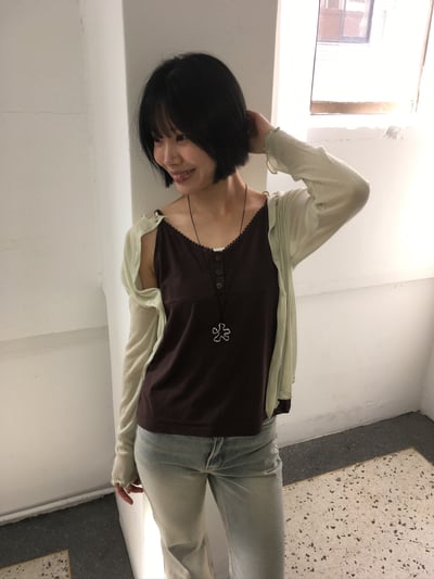 復古鈕扣 小雷絲收邊 細肩帶 小背心 - 4C7