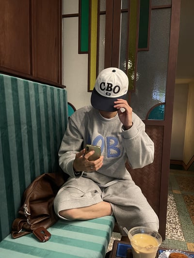 (灰色現貨) Poba 獨特刺繡 大學T - 3C9